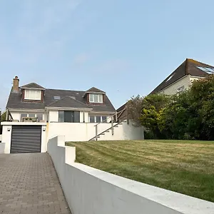 Guest house Sanctuary By The Sea With Large Including Lounge, Bathroom, Direct Garden Access & Free Parking, Brighton